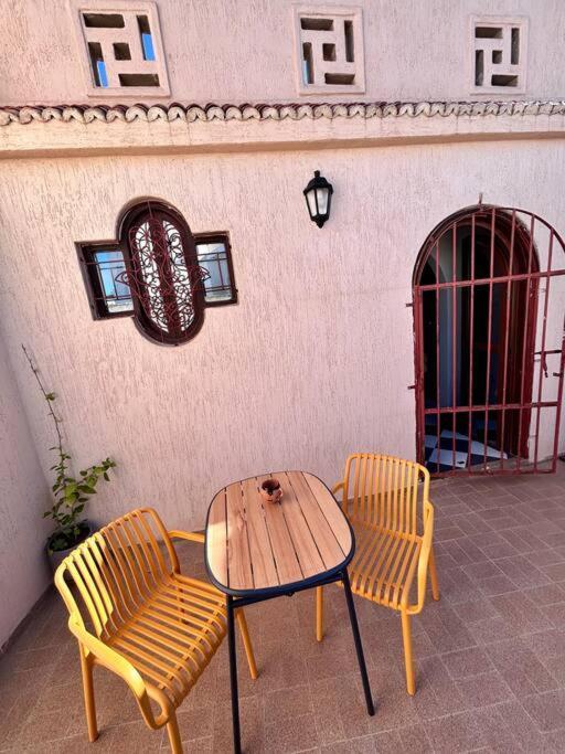 An Oasis Close To The Beach. Martil Buitenkant foto